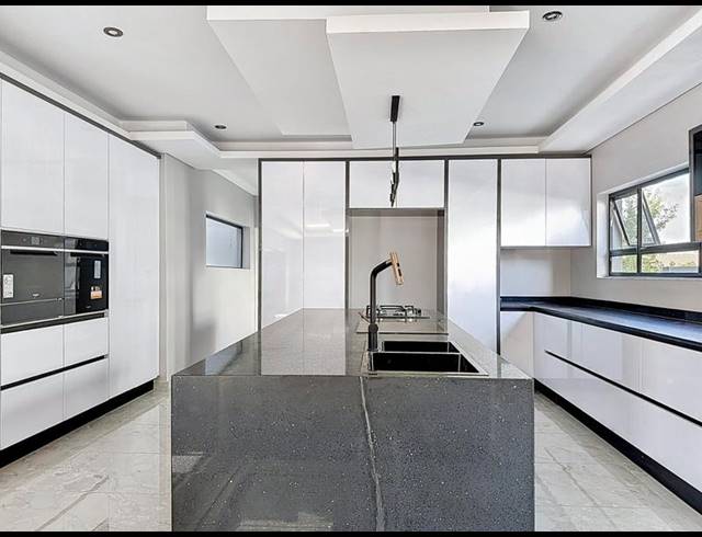 6 BEDROOM HOUSE FOR SALE IN SIX FOUNTAINS RESIDENTIAL ESTATE